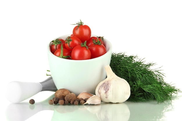 miska świeżych składników na drewnianym stole